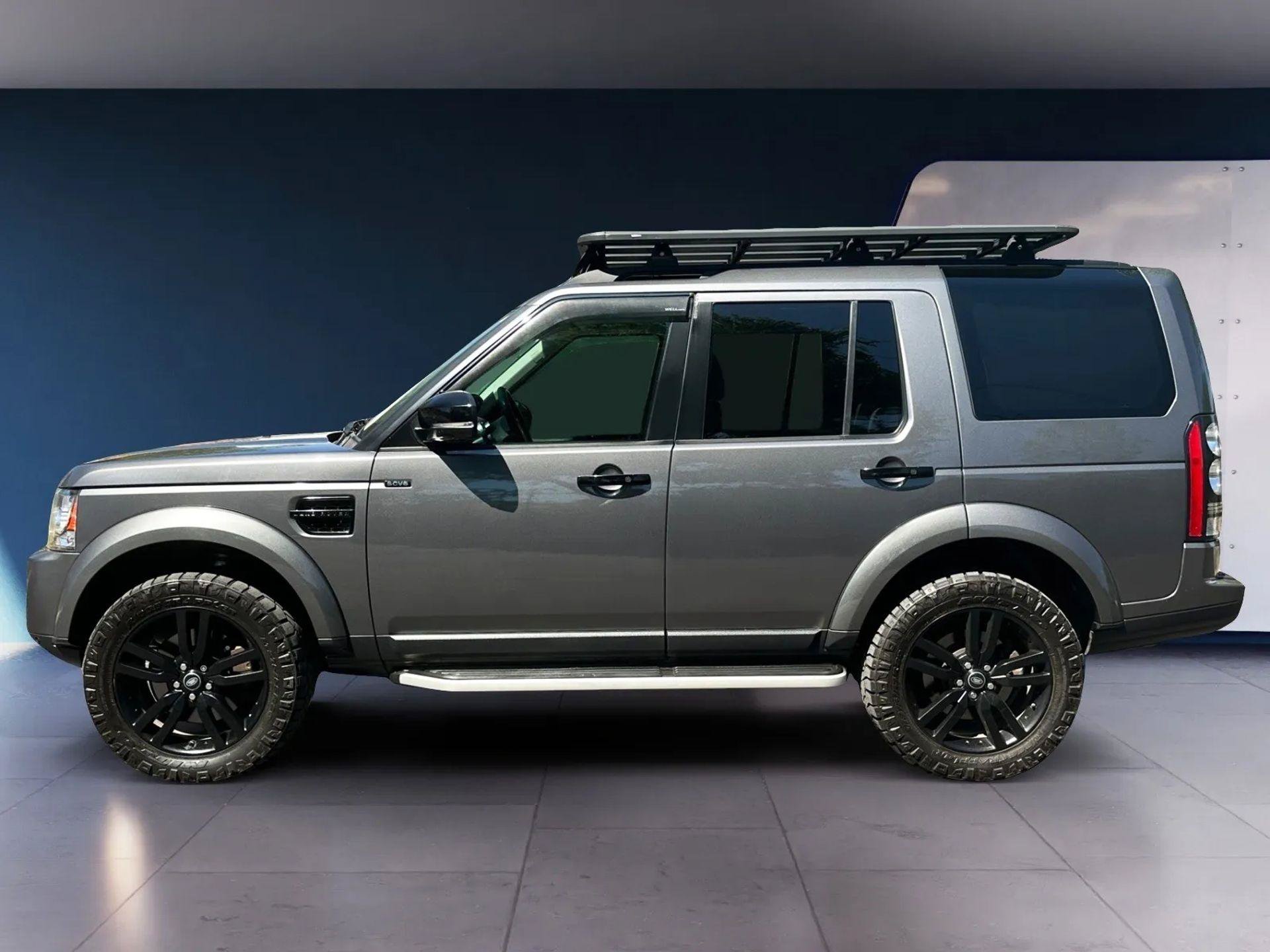 Used 2015 Land Rover LR4 HSE LUX AWD/4WD image 2