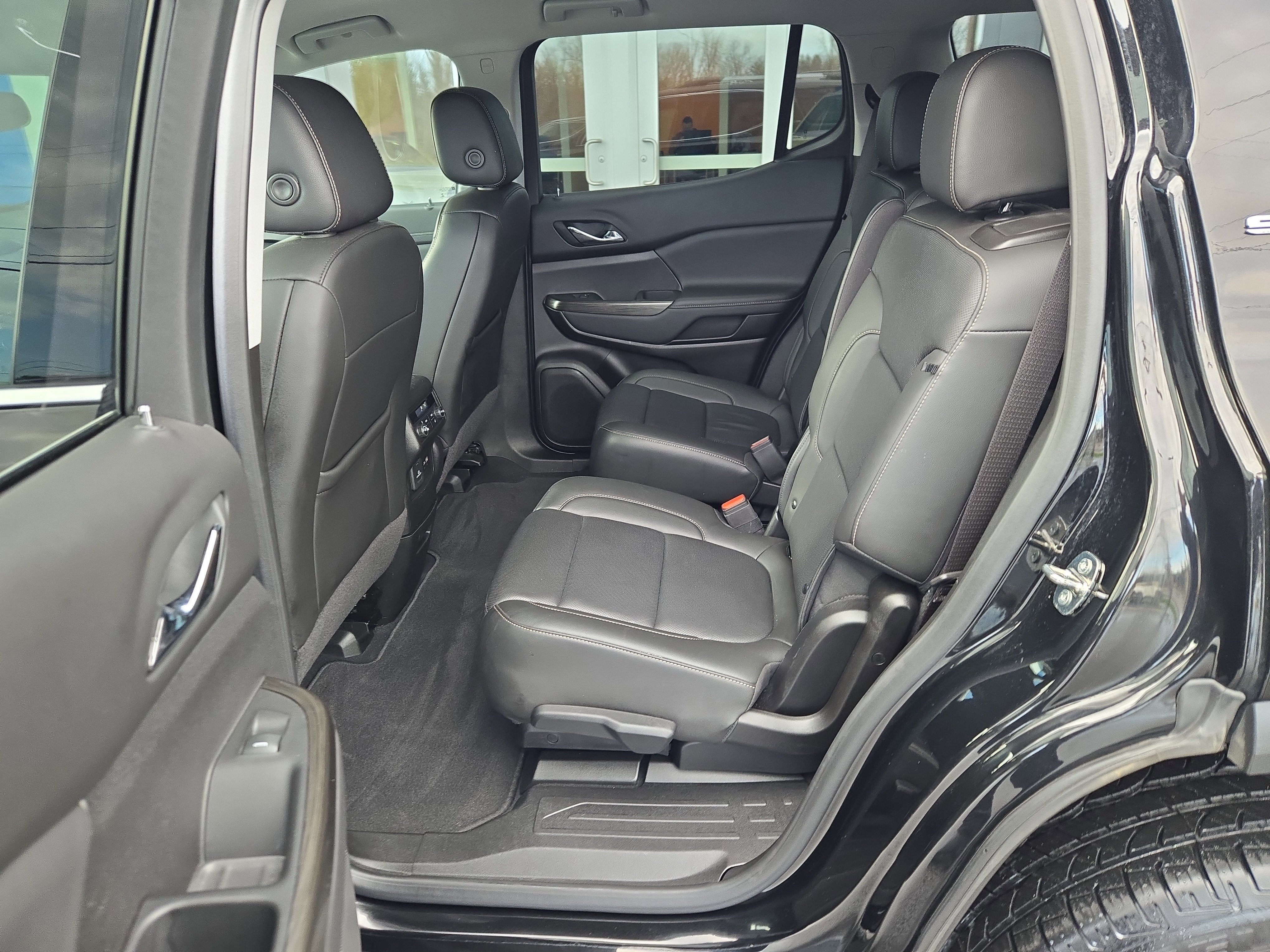 Used 2023 GMC Acadia SLT w/ Preferred Package image 11