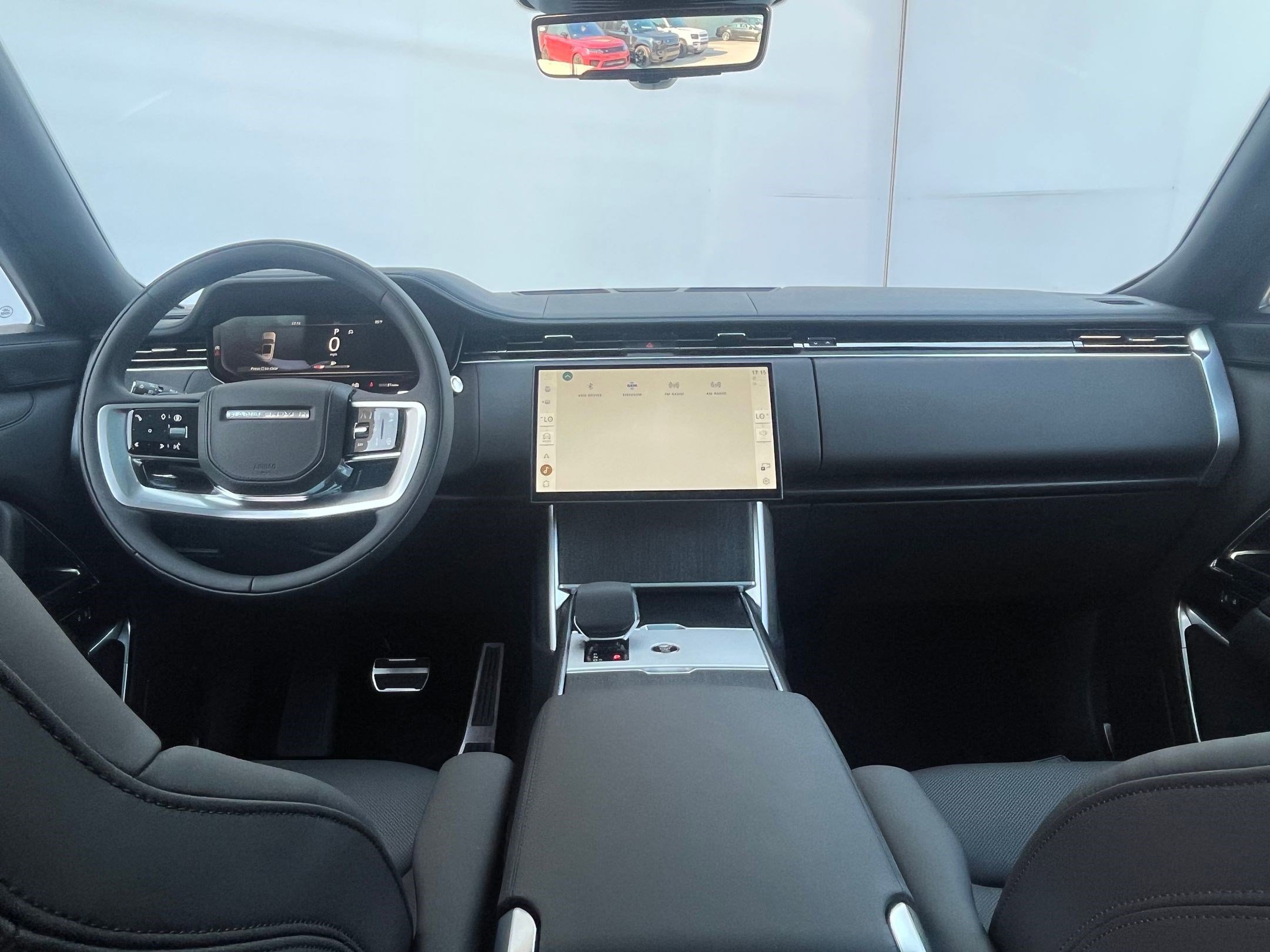 New 2025 Land Rover Range Rover Long Wheelbase SE image 24