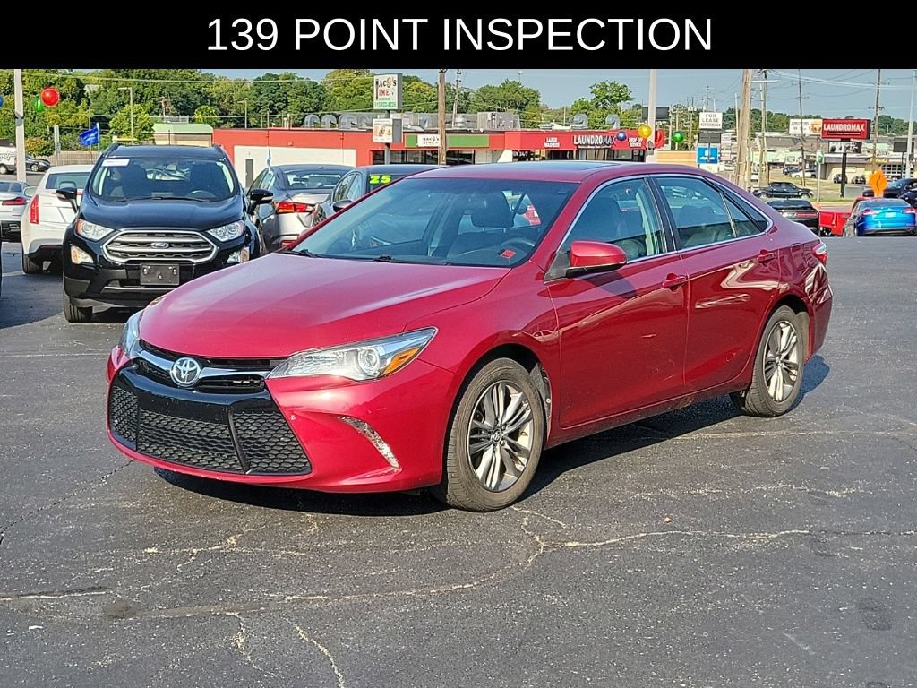 Used 2015 Toyota Camry SE w/ Moonroof Package FWD image 2