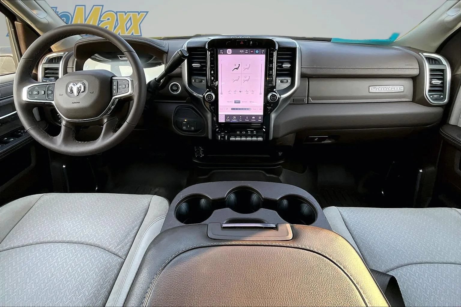 Used 2025 RAM 2500 Laramie w/ Towing Technology Group AWD/4WD image 8