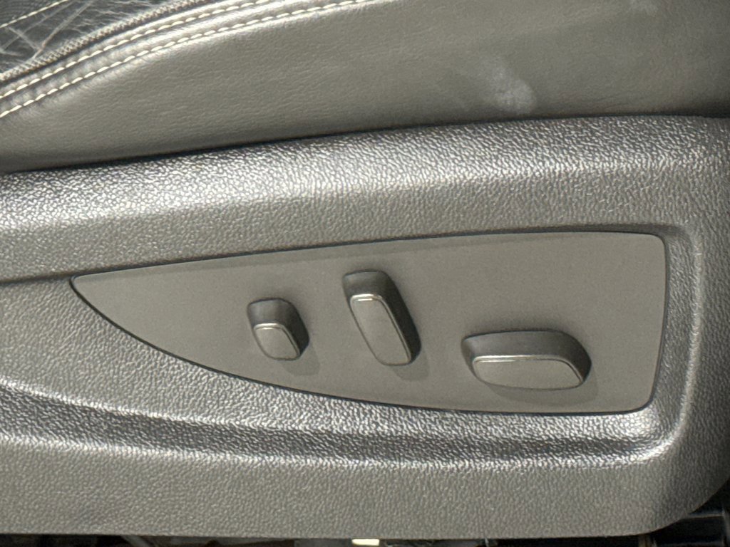 Used 2015 GMC Yukon Denali w/ Premium Package image 25