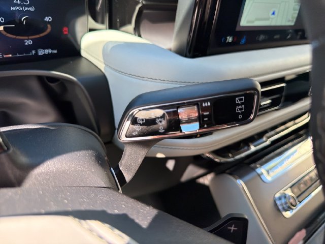 New 2027 Lincoln Aviator AWD image 28