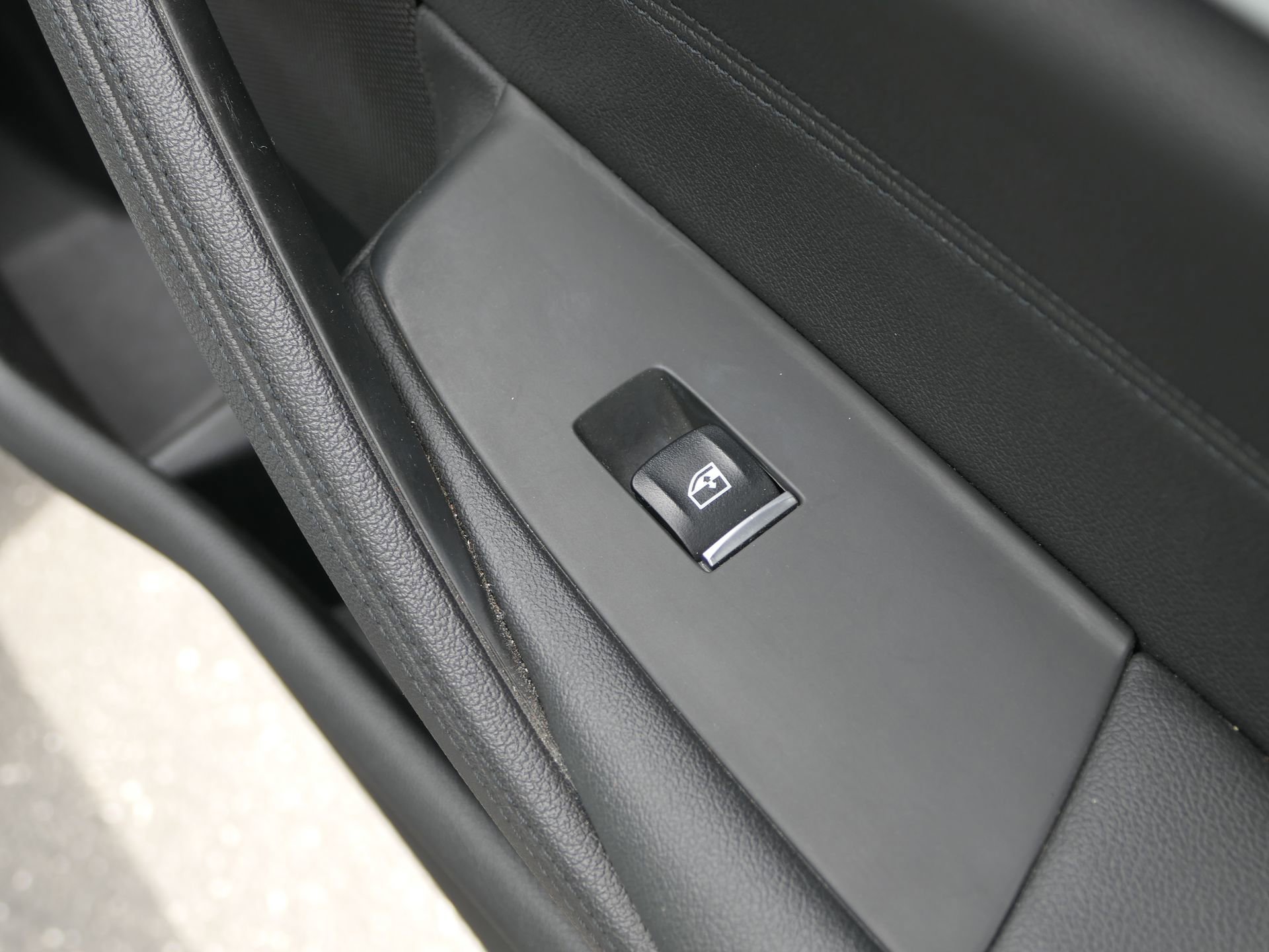Used 2020 BMW 530i w/ Premium Package image 28