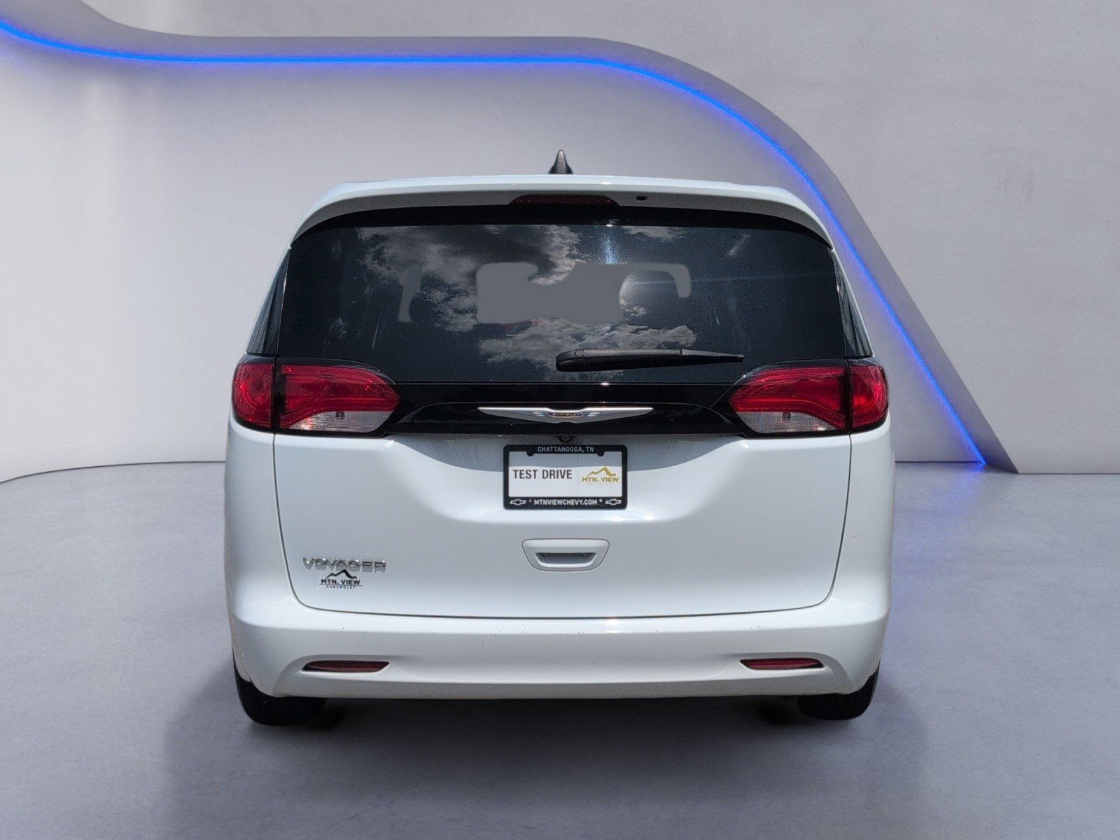 Used 2023 Chrysler Voyager LX FWD image 14