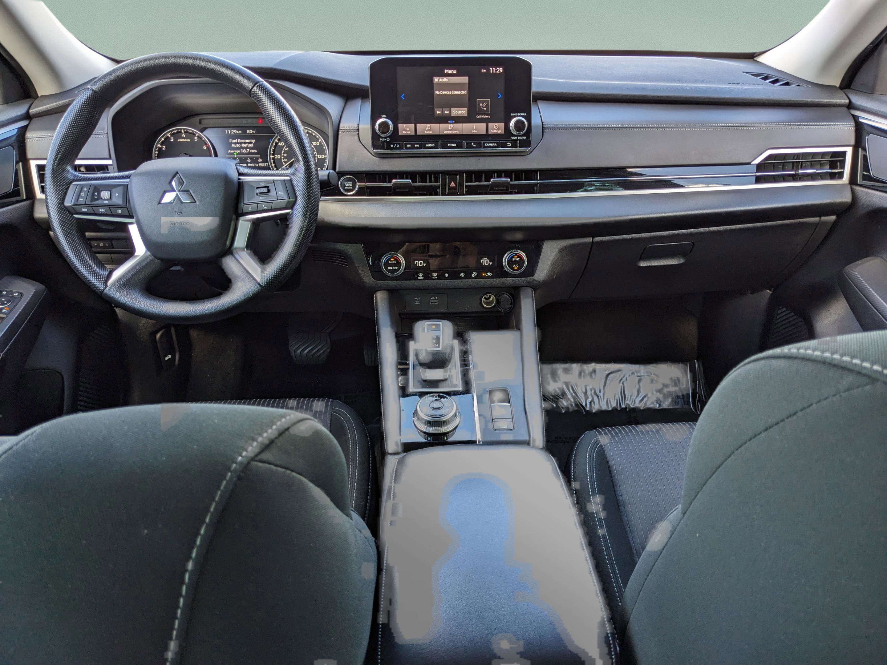 Used 2023 Mitsubishi Outlander ES image 11