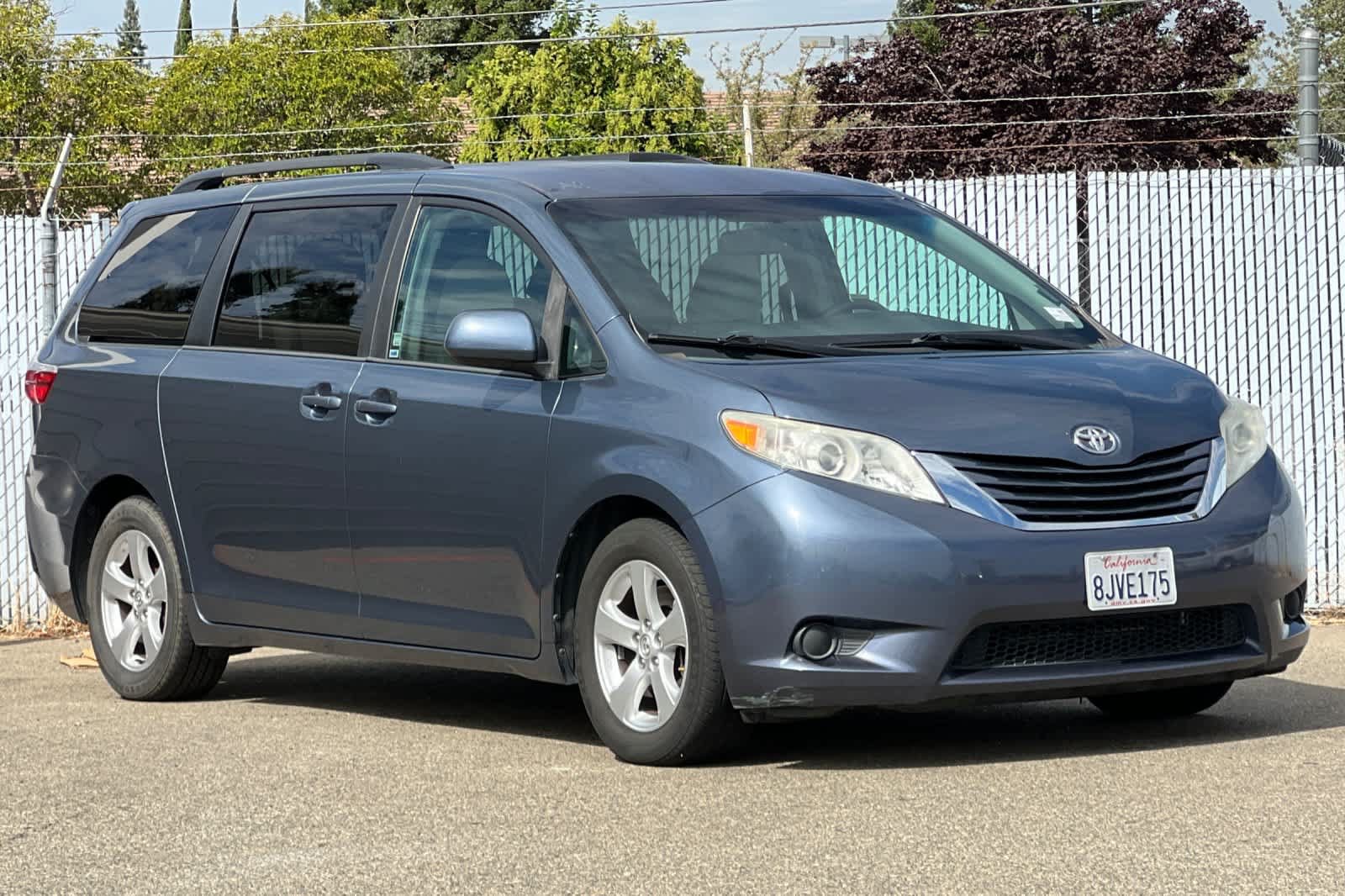 Used 2015 Toyota Sienna LE FWD image 7