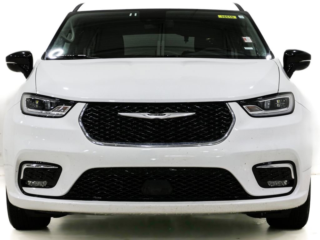 Used 2024 Chrysler Pacifica Touring-L FWD image 2