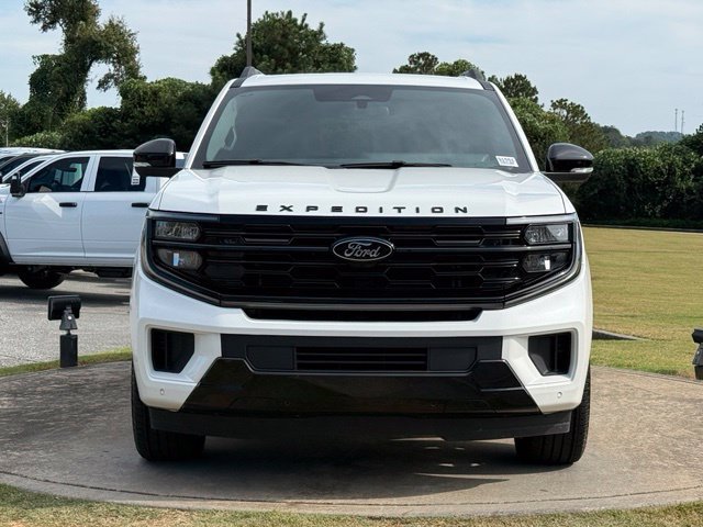 Used 2025 Ford Expedition Platinum w/ Stealth Performance Package AWD/4WD image 2