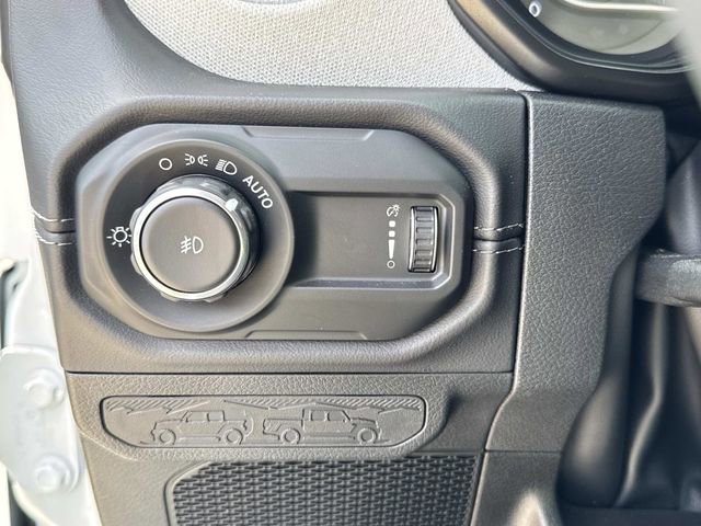 Used 2024 Jeep Wrangler Unlimited Sahara AWD/4WD image 32