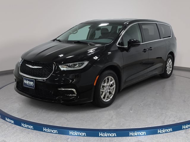 Used 2024 Chrysler Pacifica Touring-L FWD image 1