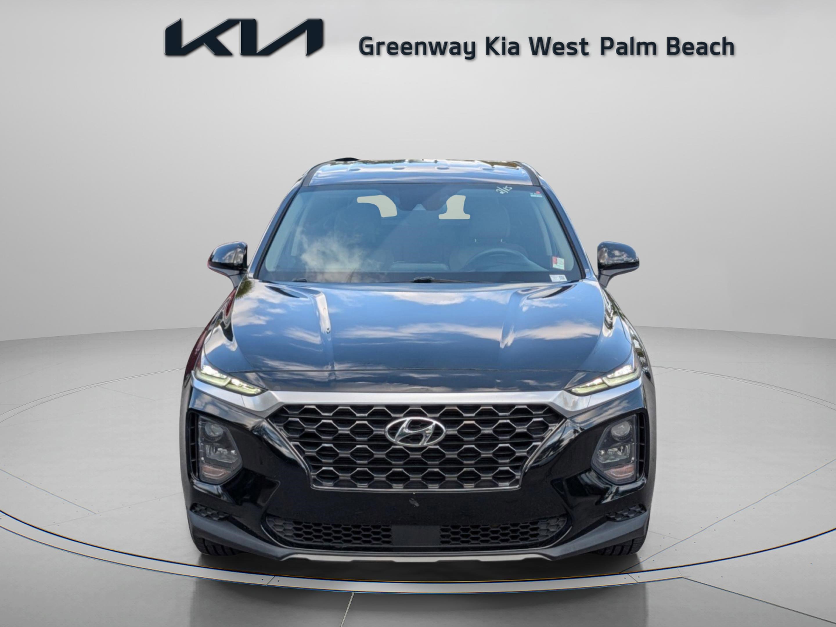 Used 2020 Hyundai Santa Fe SE image 2