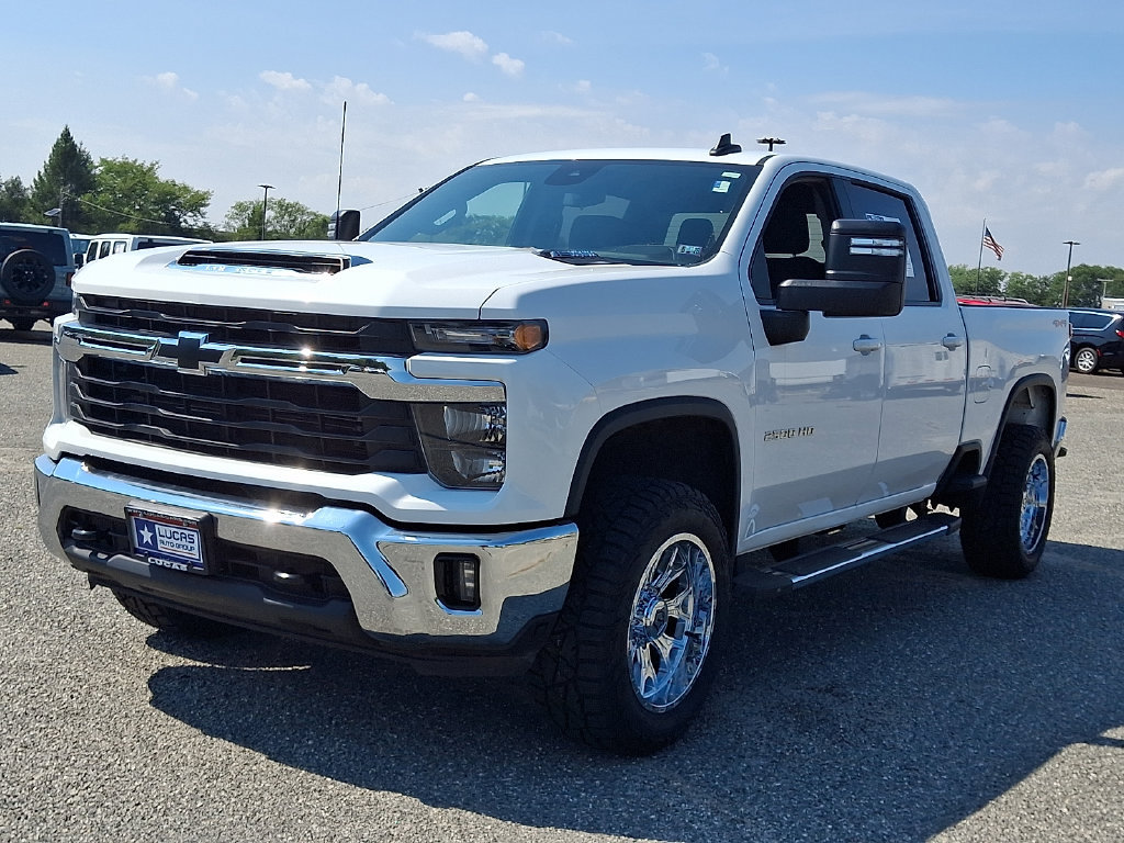 Used 2025 Chevrolet Silverado 2500 LT w/ Convenience Package AWD/4WD image 5
