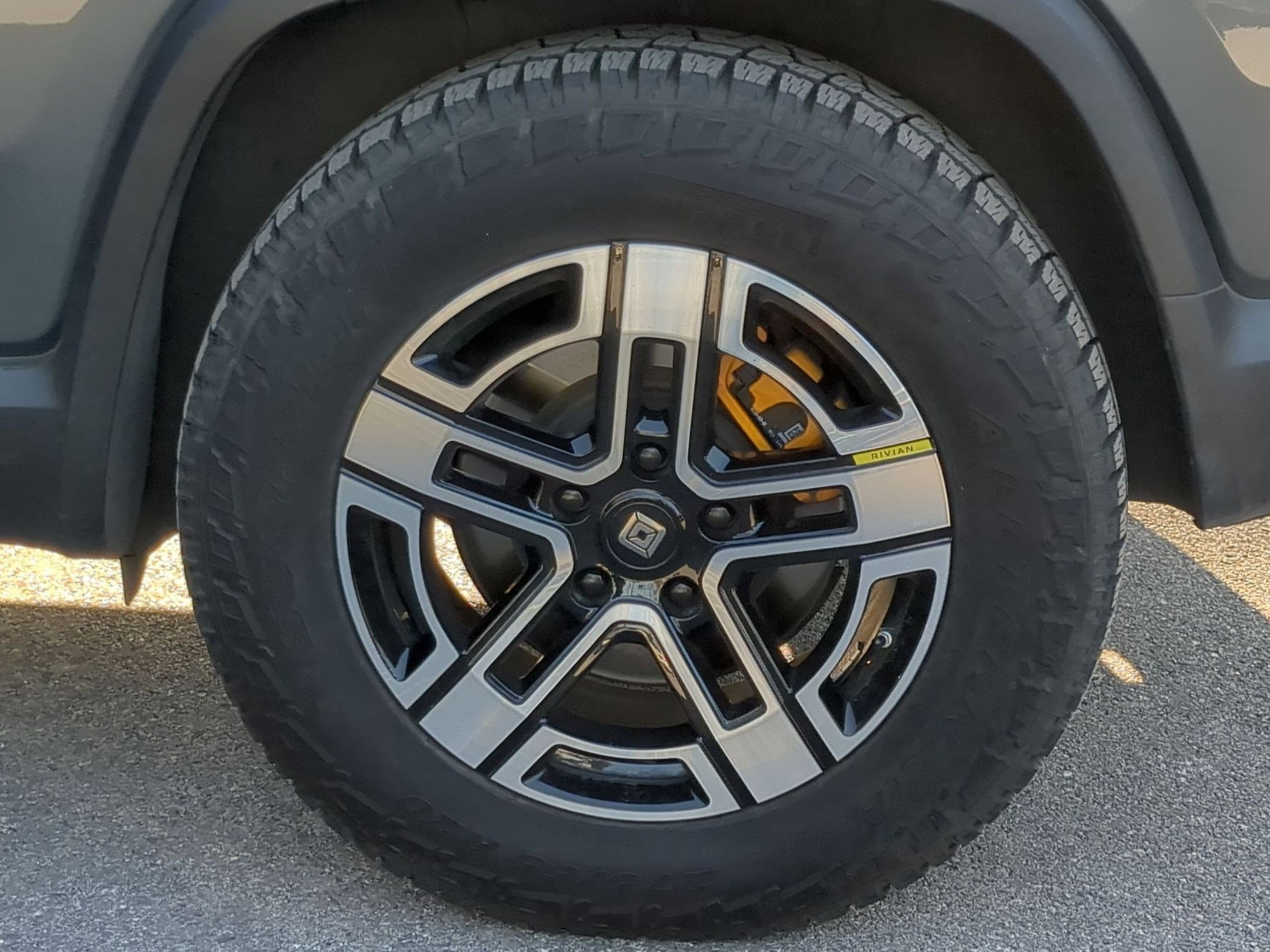 Used 2022 Rivian R1S Launch Edition image 9