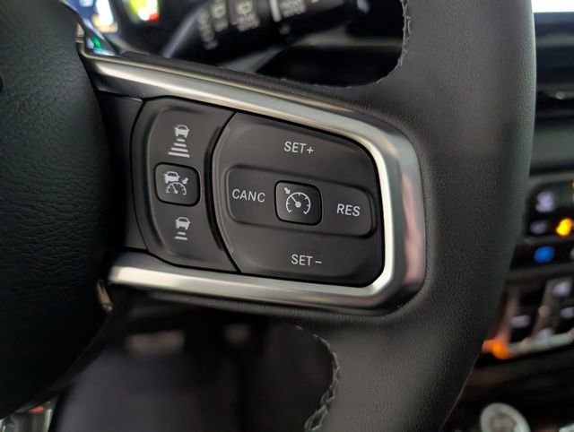 Used 2025 Jeep Wrangler Unlimited Sahara AWD/4WD image 16