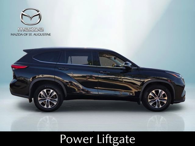 Used 2021 Toyota Highlander XLE AWD/4WD image 16