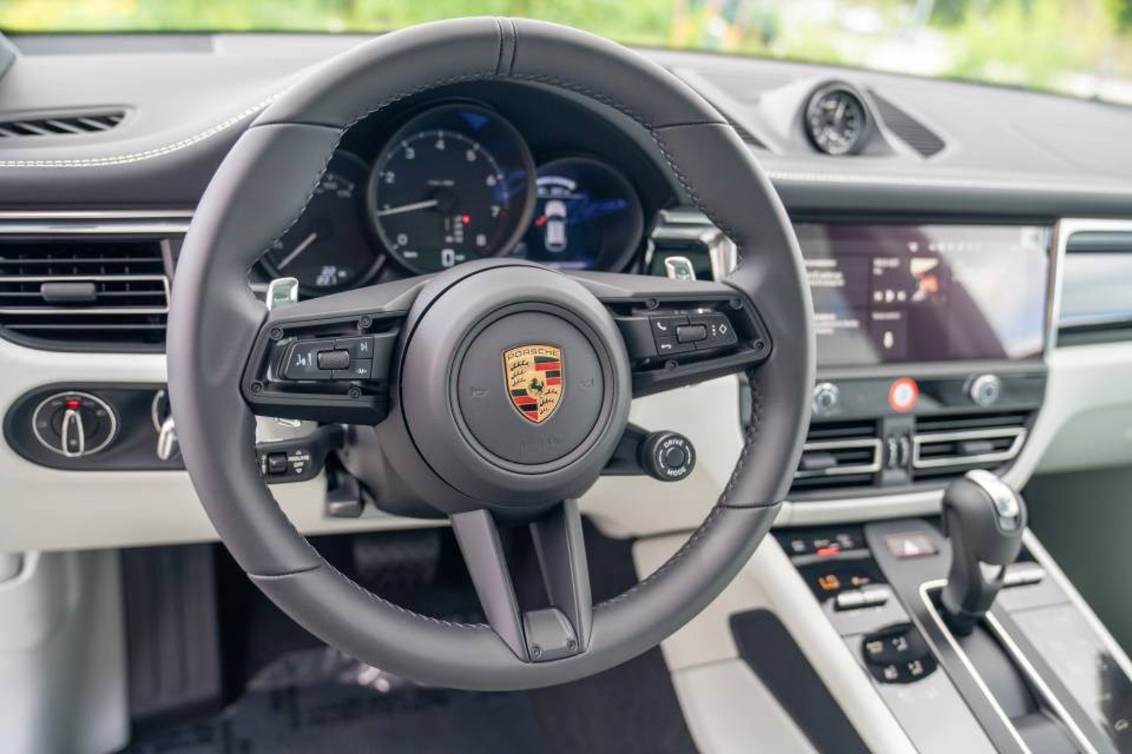 New 2026 Porsche Macan AWD/4WD image 13