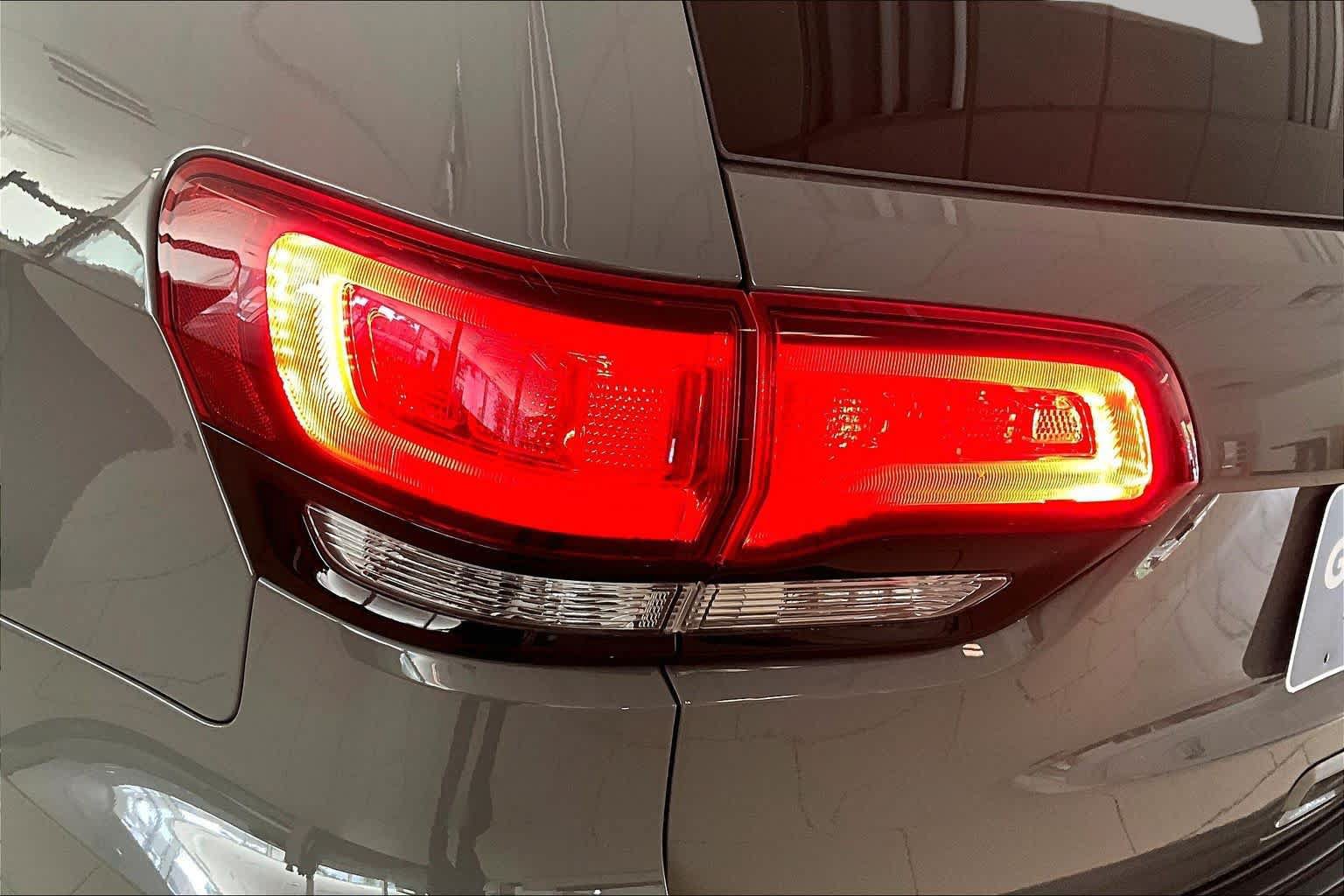 Used 2020 Jeep Grand Cherokee Altitude RWD image 27