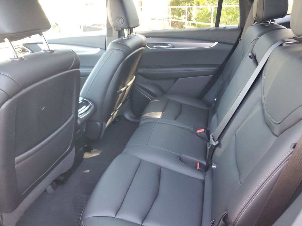 Certified 2021 Cadillac XT6 Luxury w/ LPO, Floor Liner Package image 14