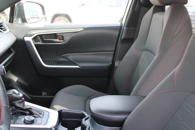 Used 2021 Toyota RAV4 SE w/ Weather & Moonroof Package AWD/4WD image 32