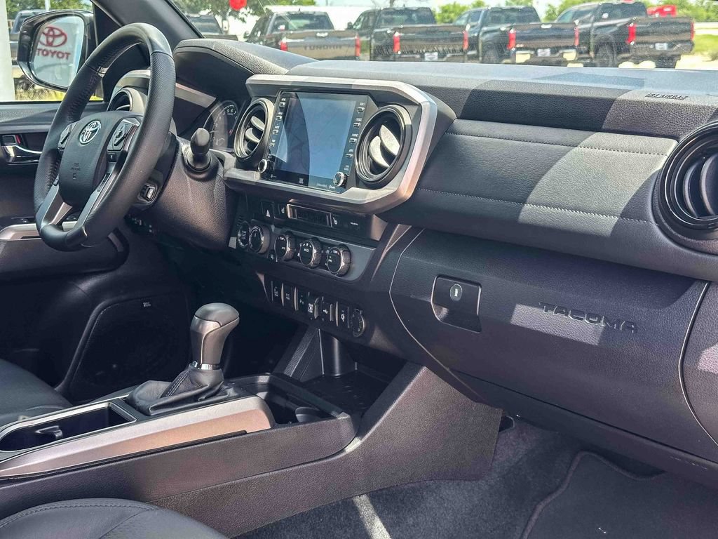 Used 2022 Toyota Tacoma Limited w/ Nightshade Package AWD/4WD image 20