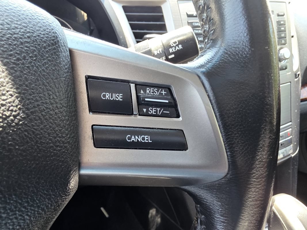 Used 2012 Subaru Outback 3.6R Limited w/ Moonroof Pkg AWD/4WD image 27