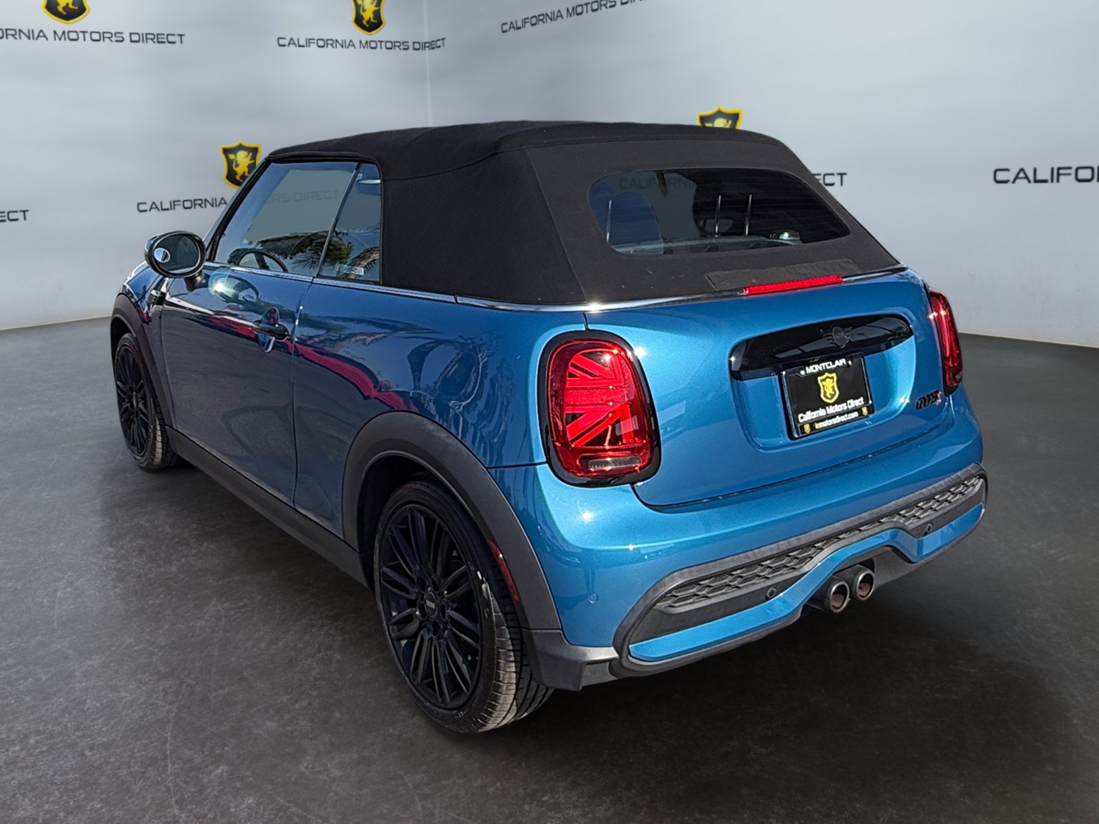 Used 2023 MINI Cooper S w/ Signature Upholstery Package FWD image 3