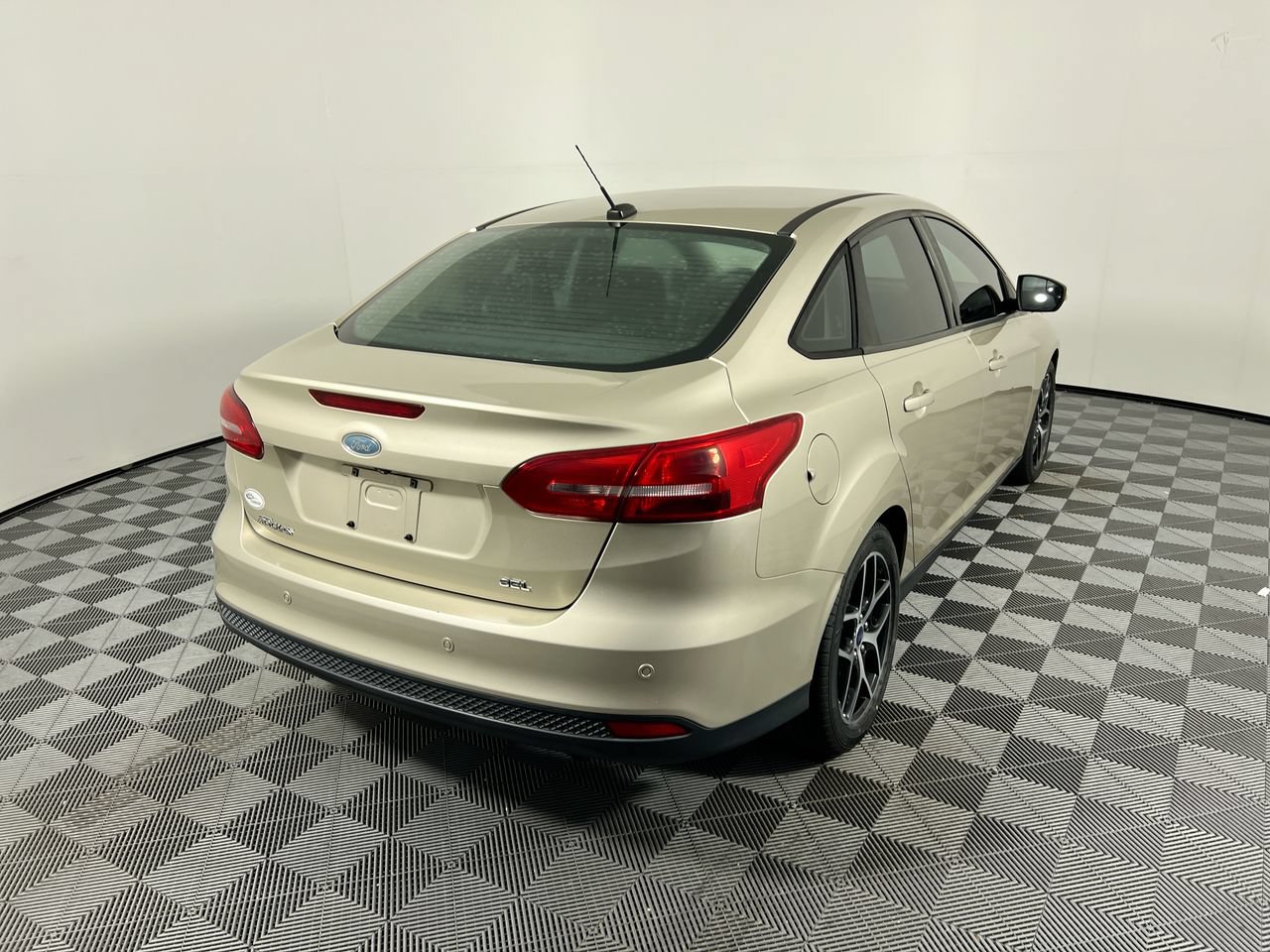 Used 2017 Ford Focus SEL FWD image 3