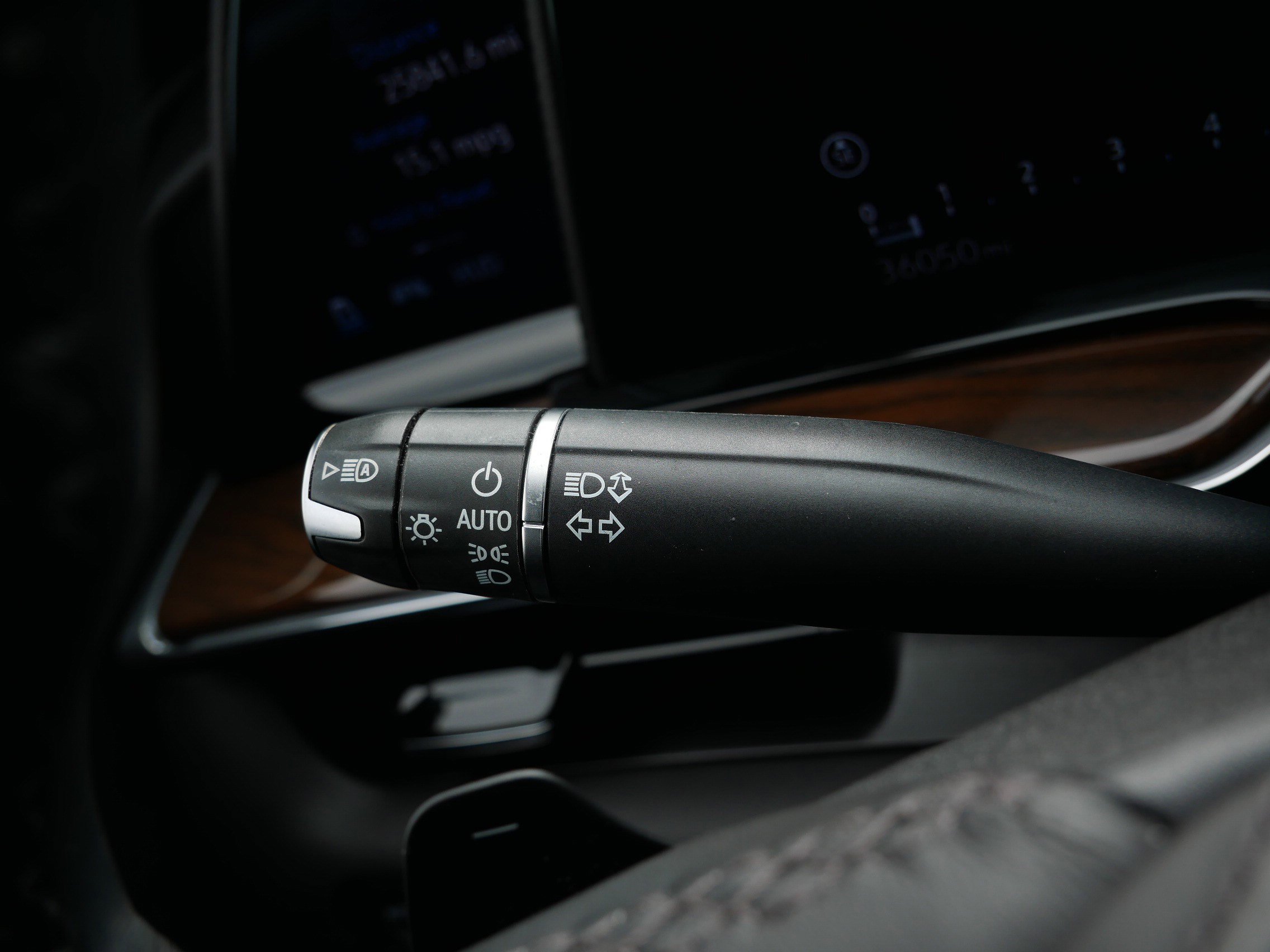 Used 2023 Cadillac Escalade Sport Platinum w/ LPO, ONYX Package image 34