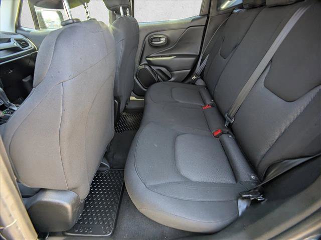 Used 2023 Jeep Renegade Latitude AWD/4WD image 18