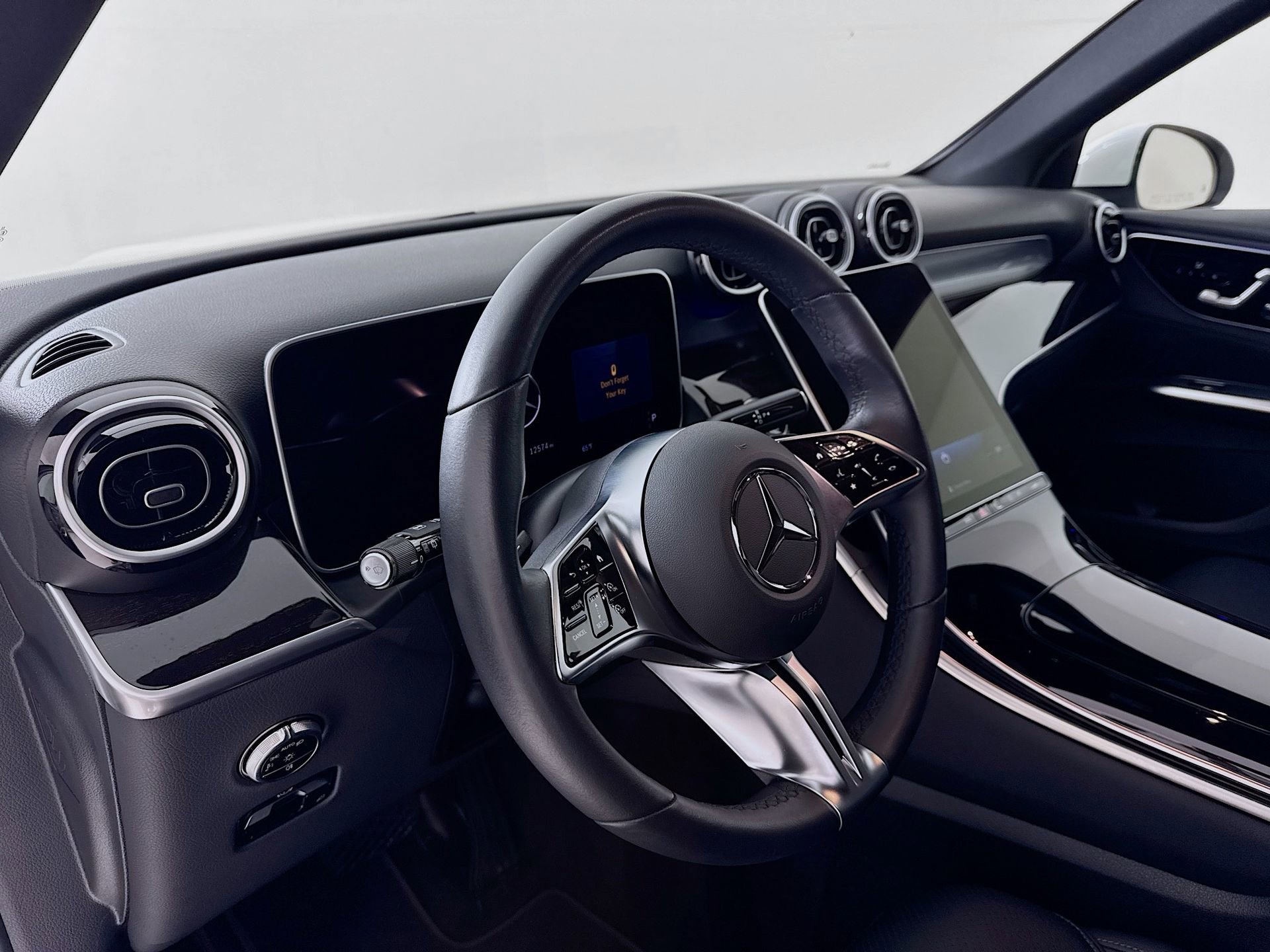 Certified 2025 Mercedes-Benz GLC 300 image 10