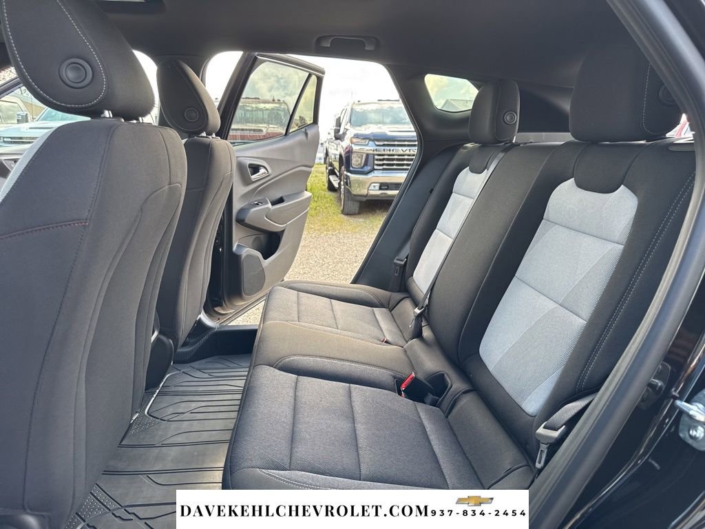 Used 2025 Chevrolet Trax RS w/ Sunroof Package FWD image 21