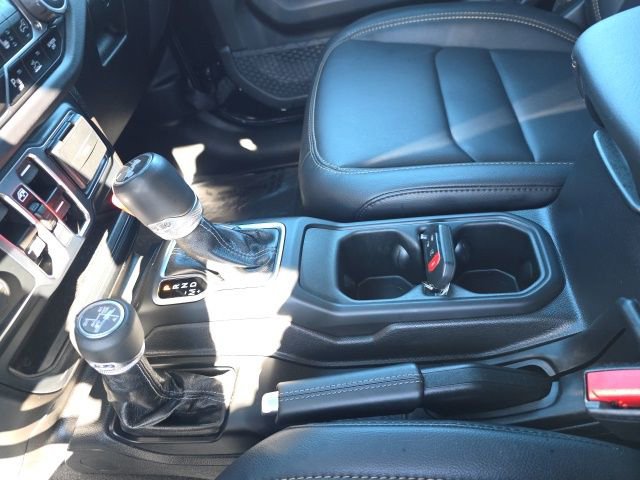 Used 2025 Jeep Wrangler Unlimited Sahara w/ Safety Group image 29