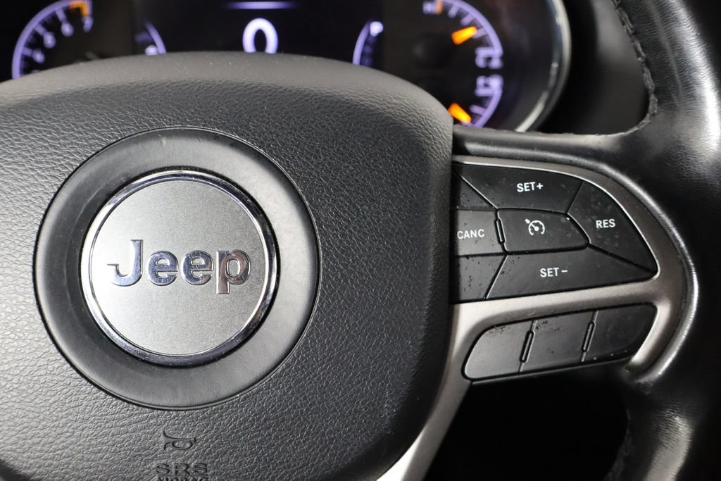 Used 2020 Jeep Grand Cherokee Laredo AWD/4WD image 10