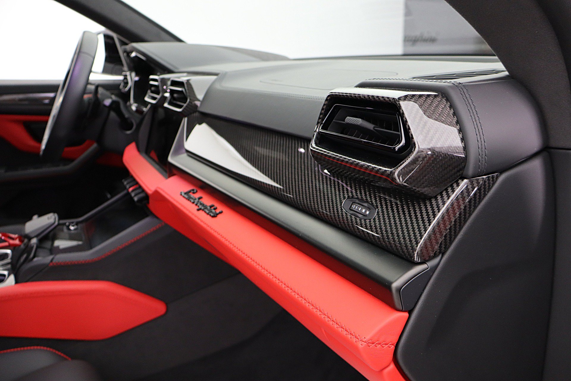 Used 2025 Lamborghini Urus S AWD/4WD image 29