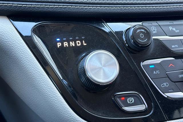 Used 2023 Chrysler Pacifica Touring-L image 24