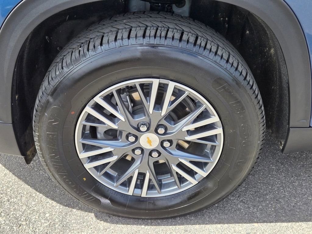 Used 2025 Chevrolet Traverse LT AWD/4WD image 12