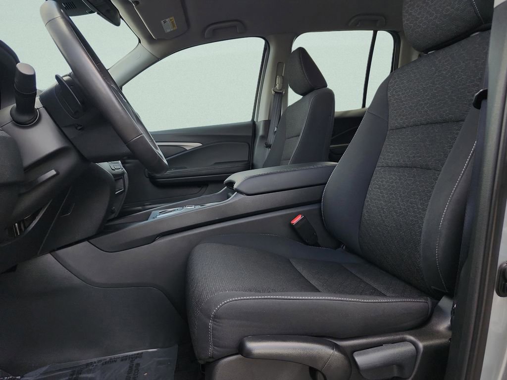 Used 2025 Honda Ridgeline Sport image 21