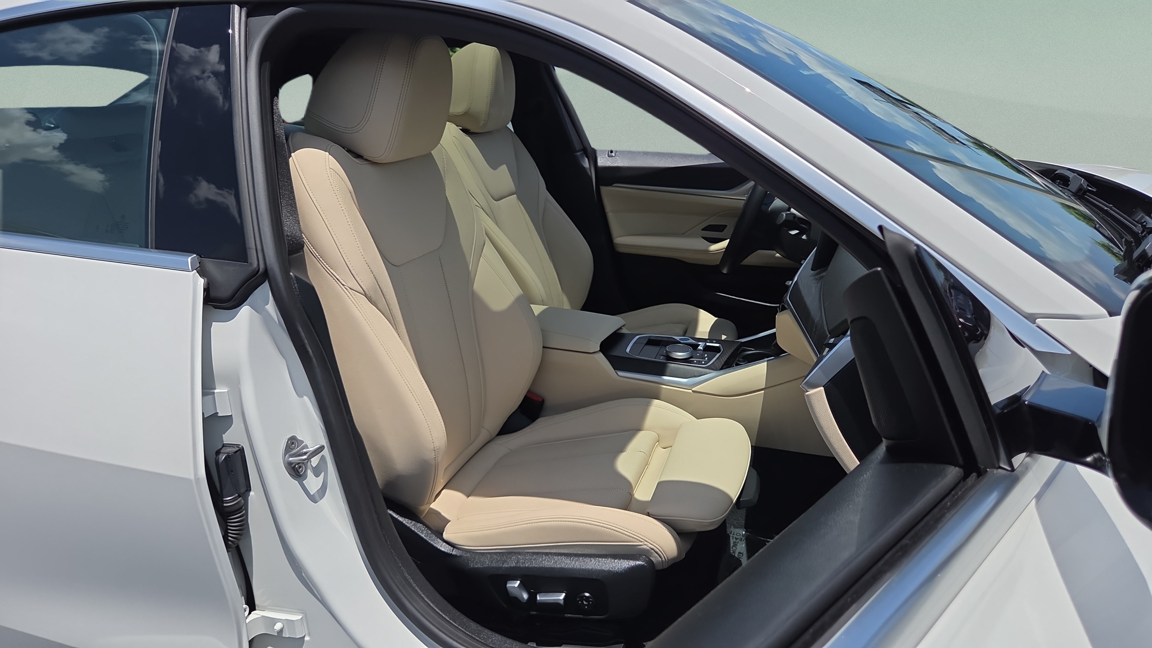 Used 2024 BMW i4 eDrive35 w/ Premium Package RWD image 17