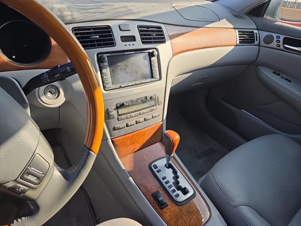 Used 2006 Lexus ES 330 w/ DVD Navigation System Pkg FWD image 10
