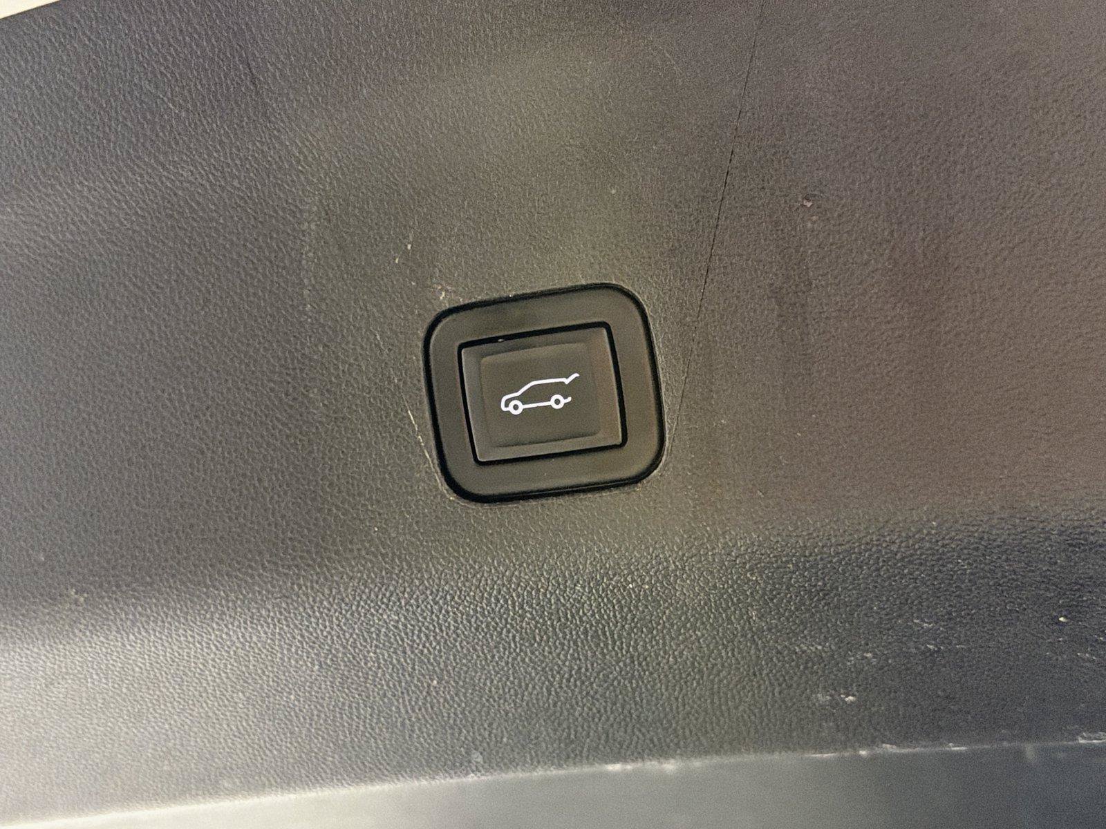 Certified 2023 GMC Yukon XL Denali Ultimate AWD/4WD image 19