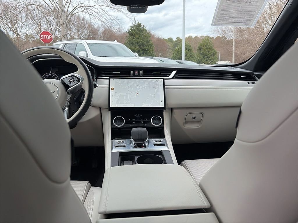 Used 2025 Jaguar F-PACE R-Dynamic S image 5