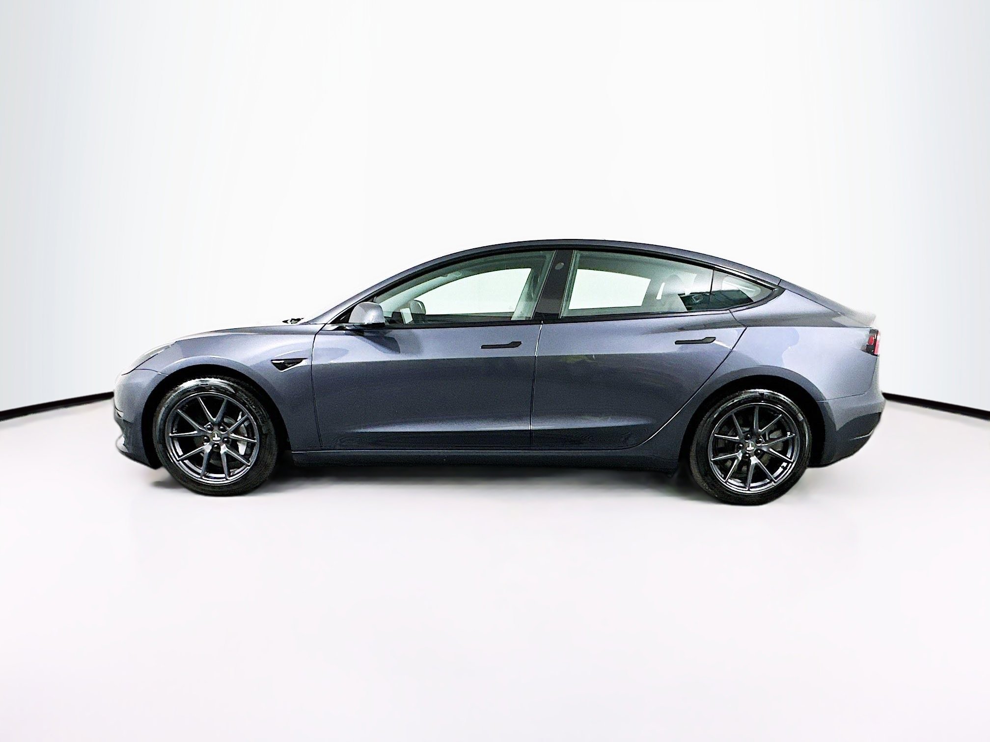 Used 2023 Tesla Model 3 Standard Range RWD image 4