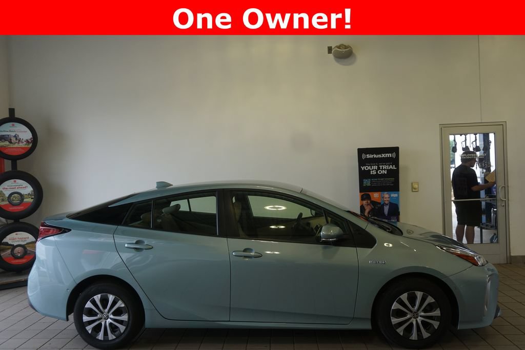 Certified 2021 Toyota Prius XLE AWD/4WD image 2