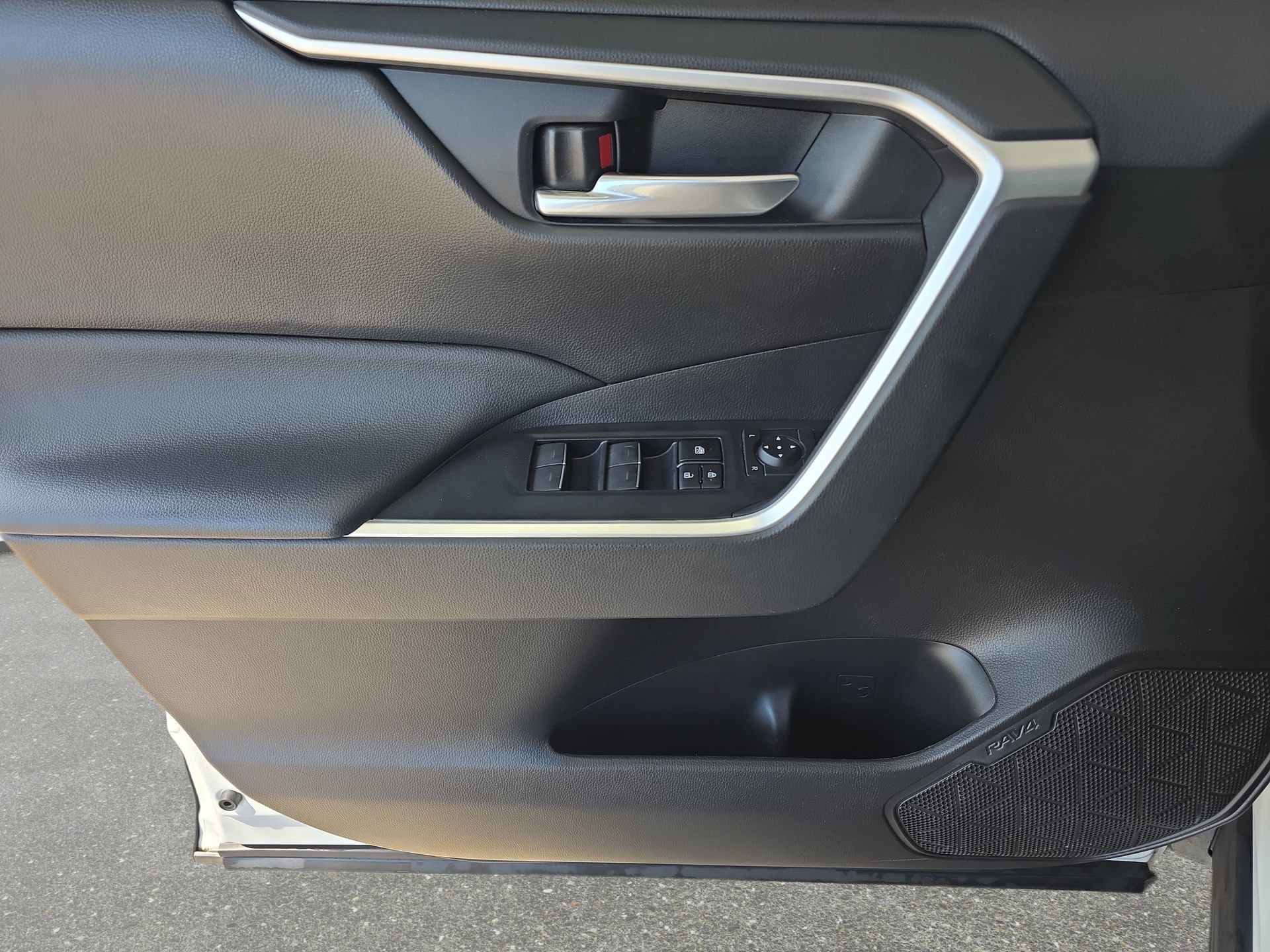 Used 2023 Toyota RAV4 XLE w/ Convenience Package FWD image 26