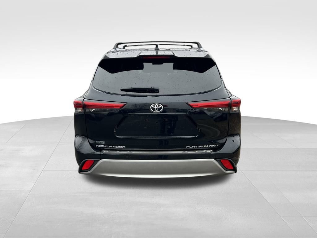 Used 2020 Toyota Highlander Platinum image 4