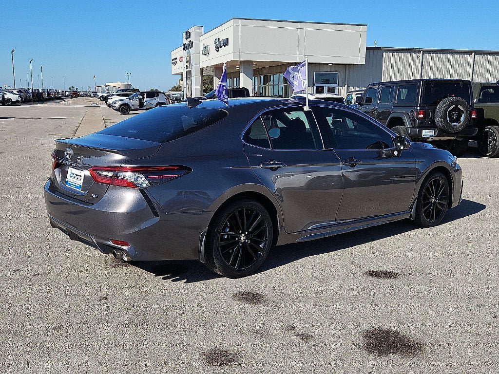 Used 2024 Toyota Camry XSE FWD image 8