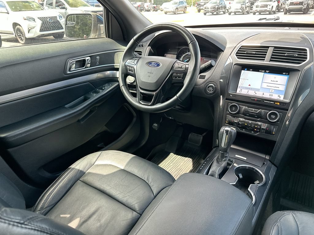 Used 2018 Ford Explorer XLT w/ Equipment Group 202A FWD image 19