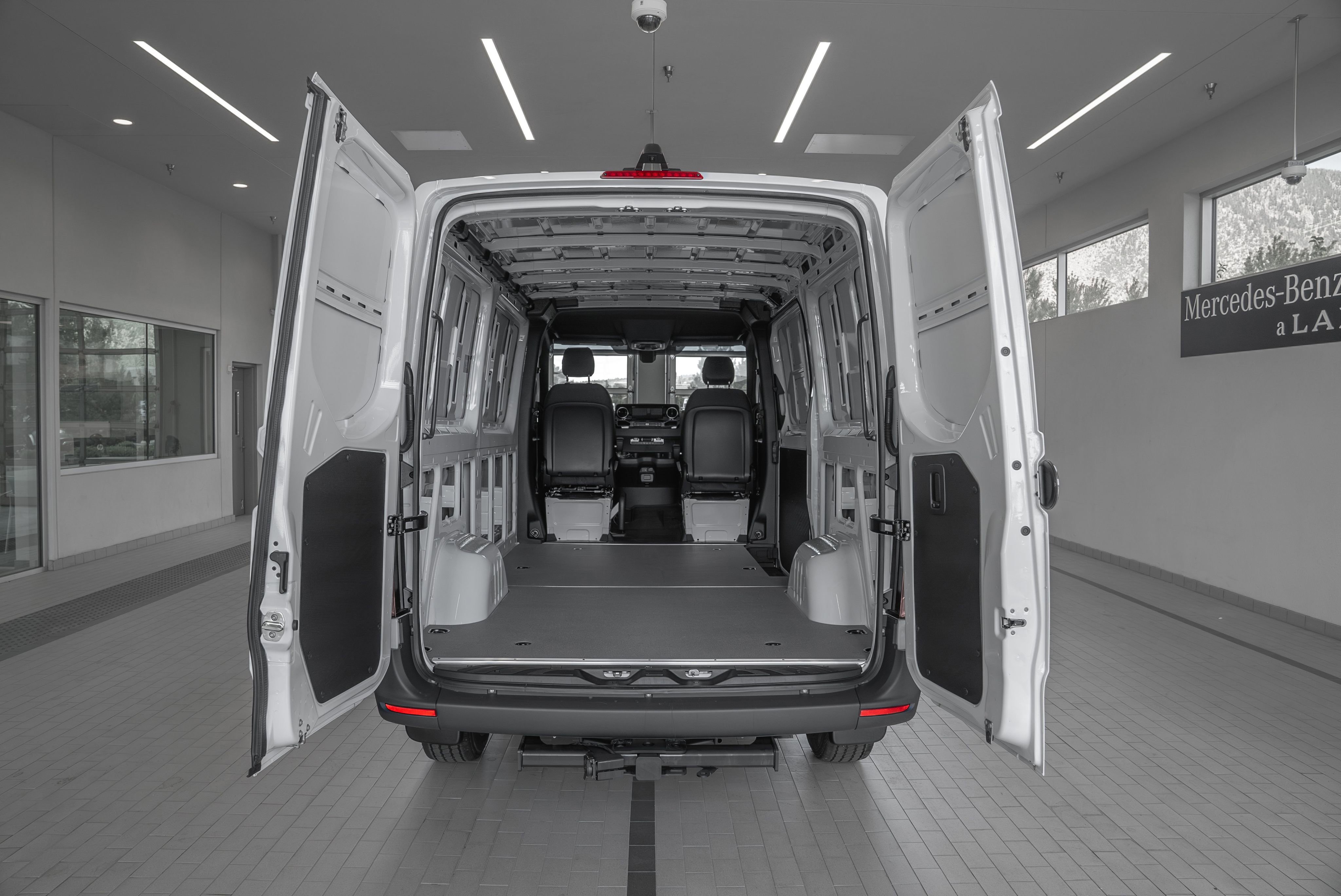 Used 2025 Mercedes-Benz Sprinter 2500 image 15