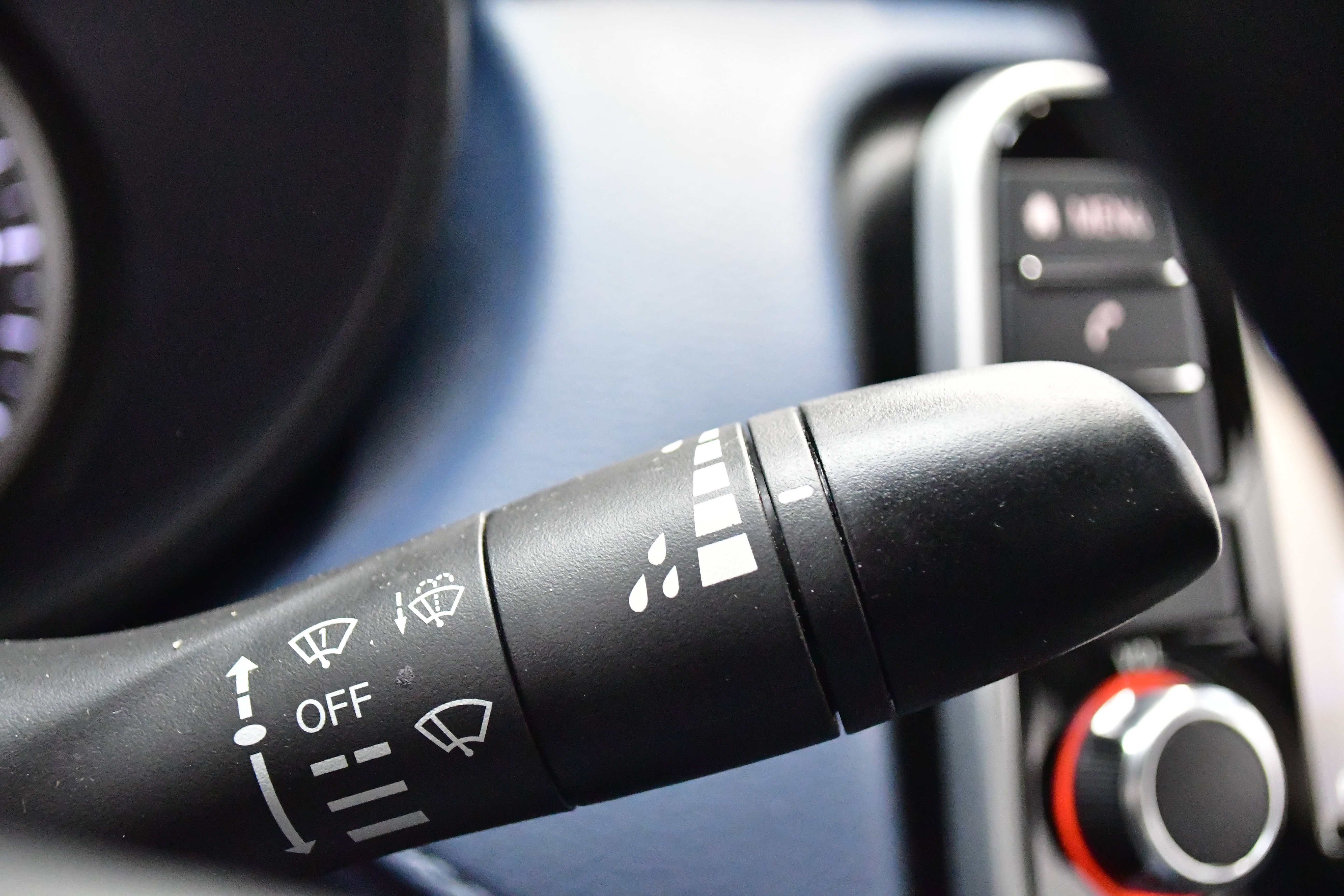 Used 2025 Nissan Versa SV image 37